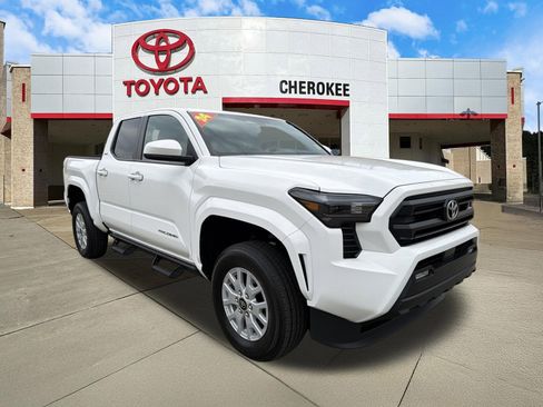 Used 2024 Toyota Tacoma SR5 AWD/4WD image 3