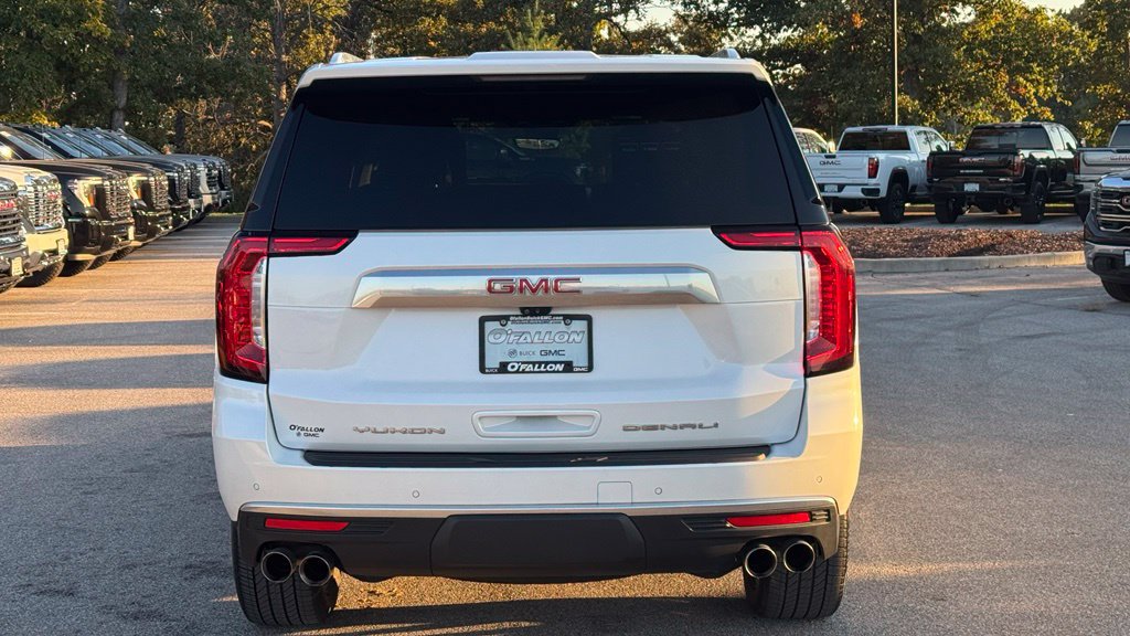 Used 2023 GMC Yukon Denali w/ Advanced Technology Package AWD/4WD image 3