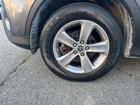 Used 2015 Toyota RAV4 XLE image 16