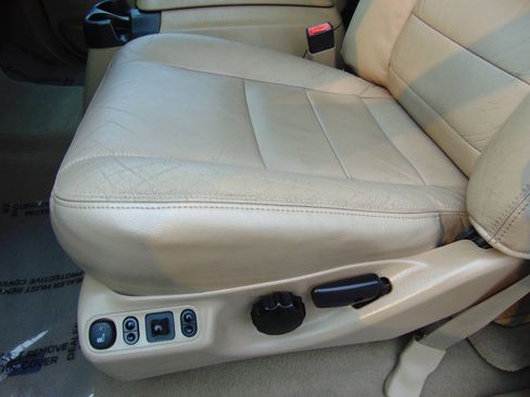 Used 2005 Ford F350 Lariat AWD/4WD image 6