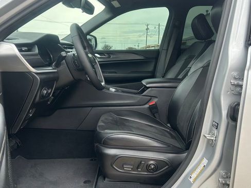 Used 2024 Jeep Grand Cherokee Altitude image 22