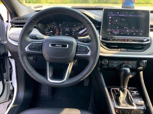Used 2025 Jeep Compass Limited AWD/4WD image 5