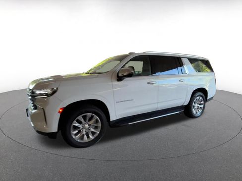Used 2023 Chevrolet Suburban Premier RWD image 8