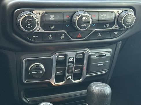 Used 2023 Jeep Gladiator Overland image 23