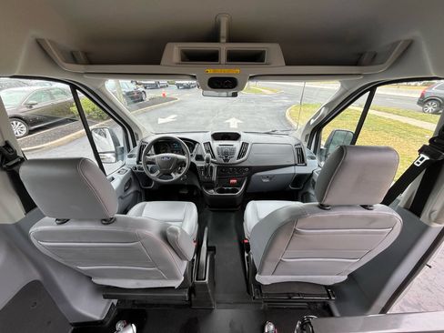 Used 2018 Ford Transit 350 XL image 25