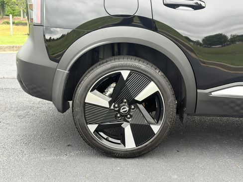 Used 2026 Nissan Kicks SR w/ SR Premium Package FWD image 34