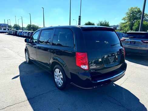 Used 2019 Dodge Grand Caravan SE image 5