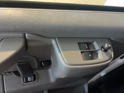 Used 2025 GMC Savana 3500 Extended RWD image 12