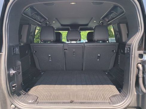 Used 2026 Land Rover Defender 110 X-Dynamic SE AWD/4WD image 16