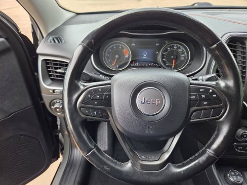 Used 2019 Jeep Cherokee Trailhawk w/ Cold Weather Group AWD/4WD image 16