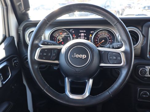 Used 2018 Jeep Wrangler Unlimited Sahara image 14