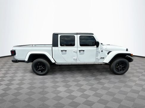 Used 2021 Jeep Gladiator Sport AWD/4WD image 5