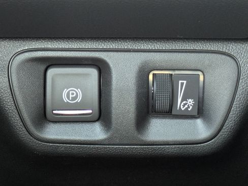 Used 2023 GMC Acadia AT4 w/ Preferred Package image 25