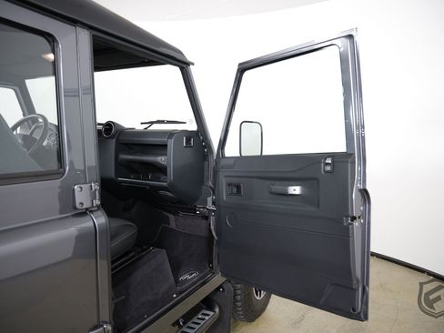 Used 1991 Land Rover Defender 110 image 30