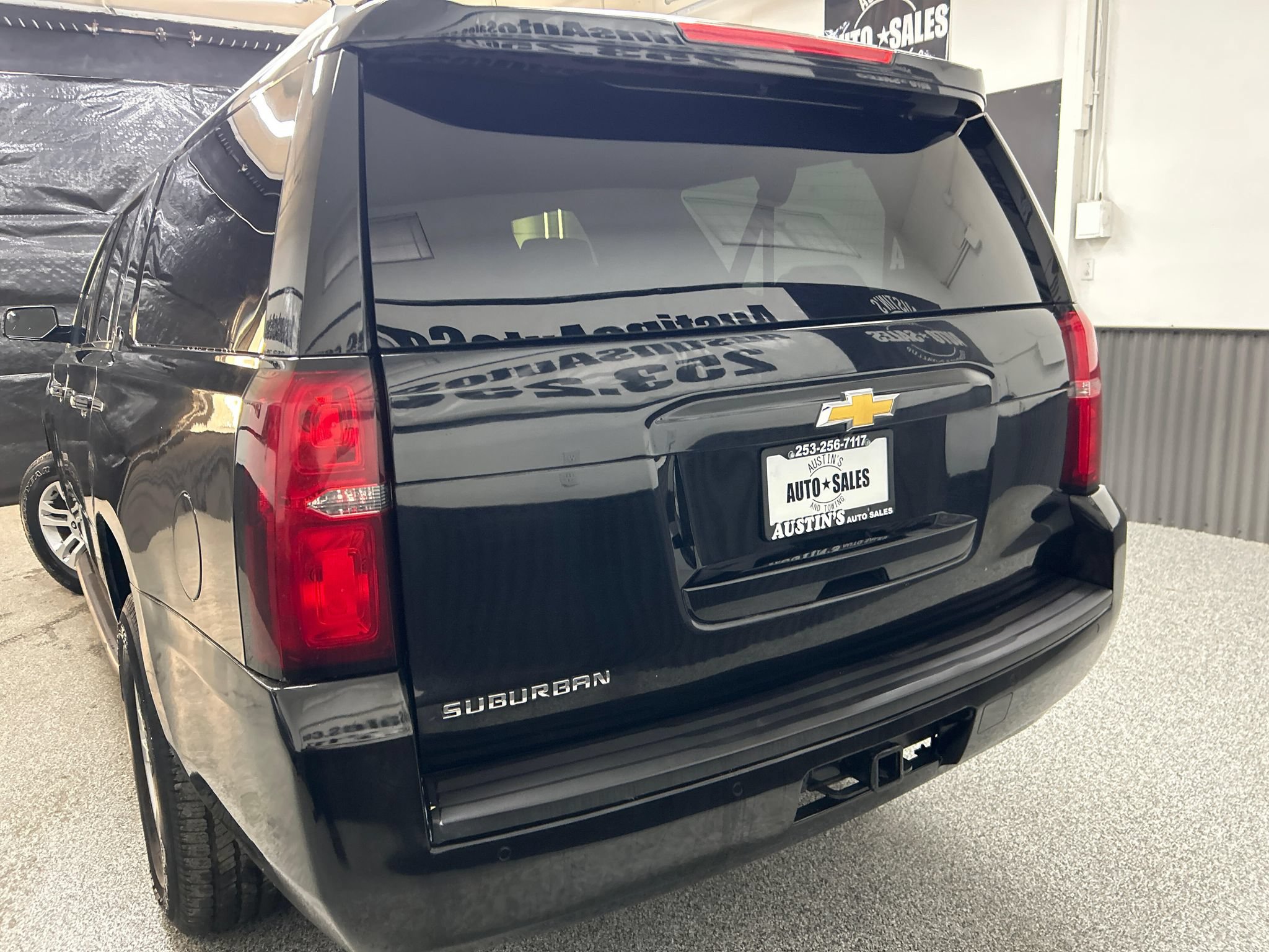 Used 2018 Chevrolet Suburban LT AWD/4WD image 5