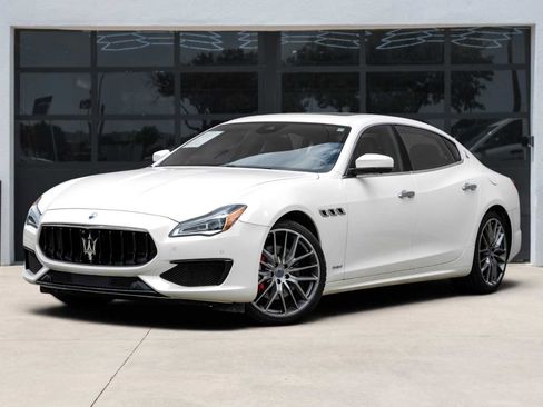 Used 2018 Maserati Quattroporte S GranSport Q4 AWD/4WD image 1