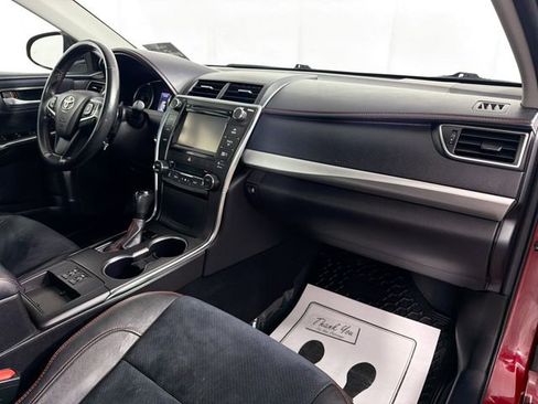 Used 2016 Toyota Camry SE FWD image 31