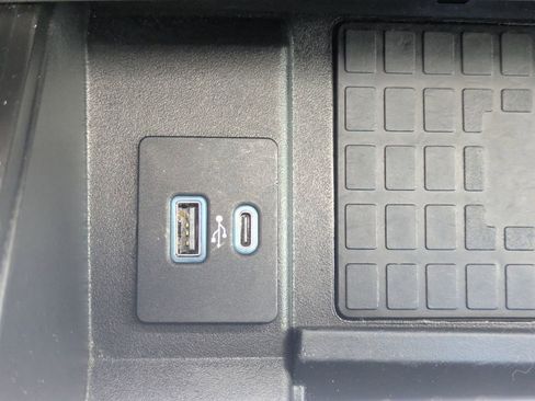 Used 2021 Ford Expedition XLT image 24