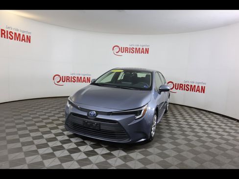Used 2023 Toyota Corolla LE image 2