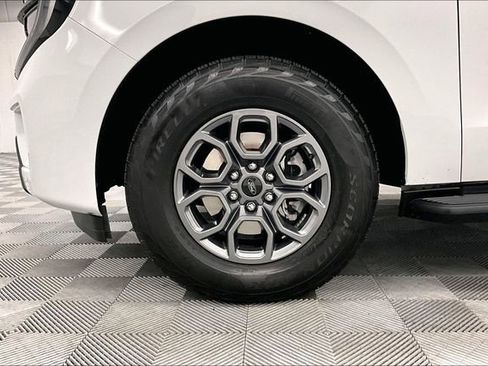 Used 2025 Ford Expedition Active AWD/4WD image 10