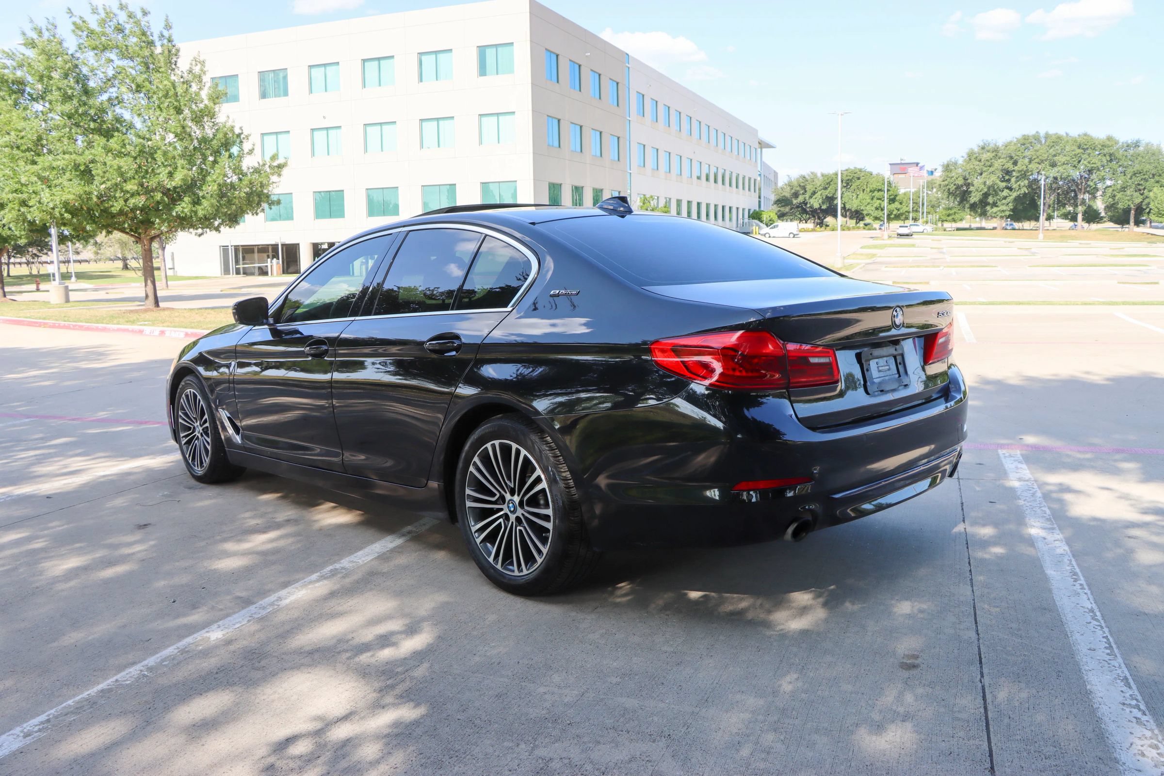 Used 2019 BMW 530e w/ Convenience Package RWD image 5
