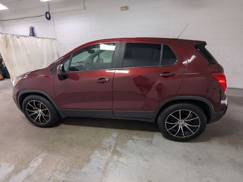 Used 2017 Chevrolet Trax LS FWD image 10