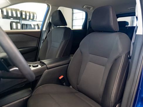 Used 2023 Nissan Rogue S AWD/4WD image 22