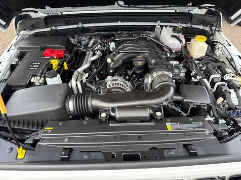 New 2026 Jeep Gladiator Sport AWD/4WD image 8