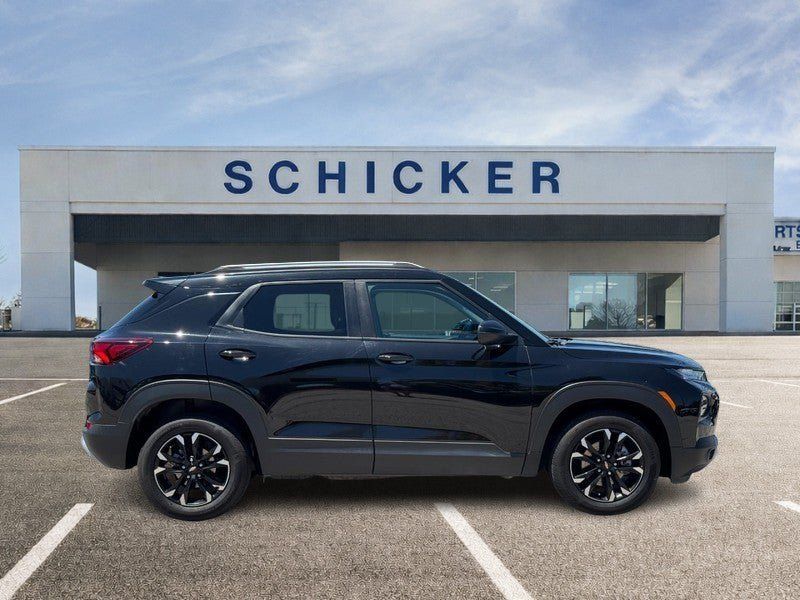 Used 2023 Chevrolet TrailBlazer LT FWD image 2