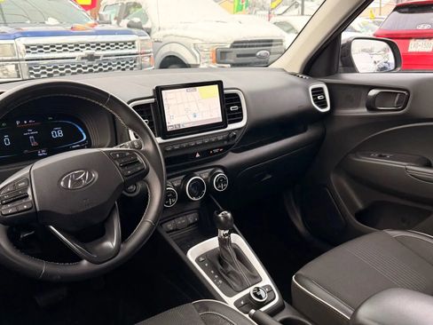 Used 2023 Hyundai Venue Limited image 16