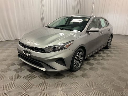 Used 2023 Kia Forte LXS image 3