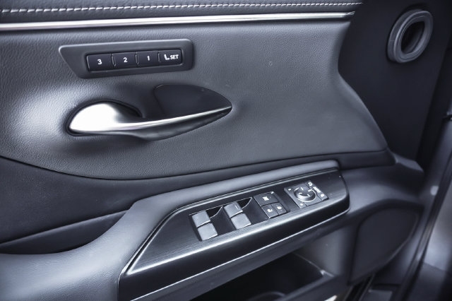 Used 2020 Lexus ES 350 w/ Premium Package FWD image 12