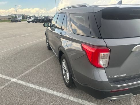 Used 2022 Ford Explorer Limited w/ Equipment Group 301A RWD image 7
