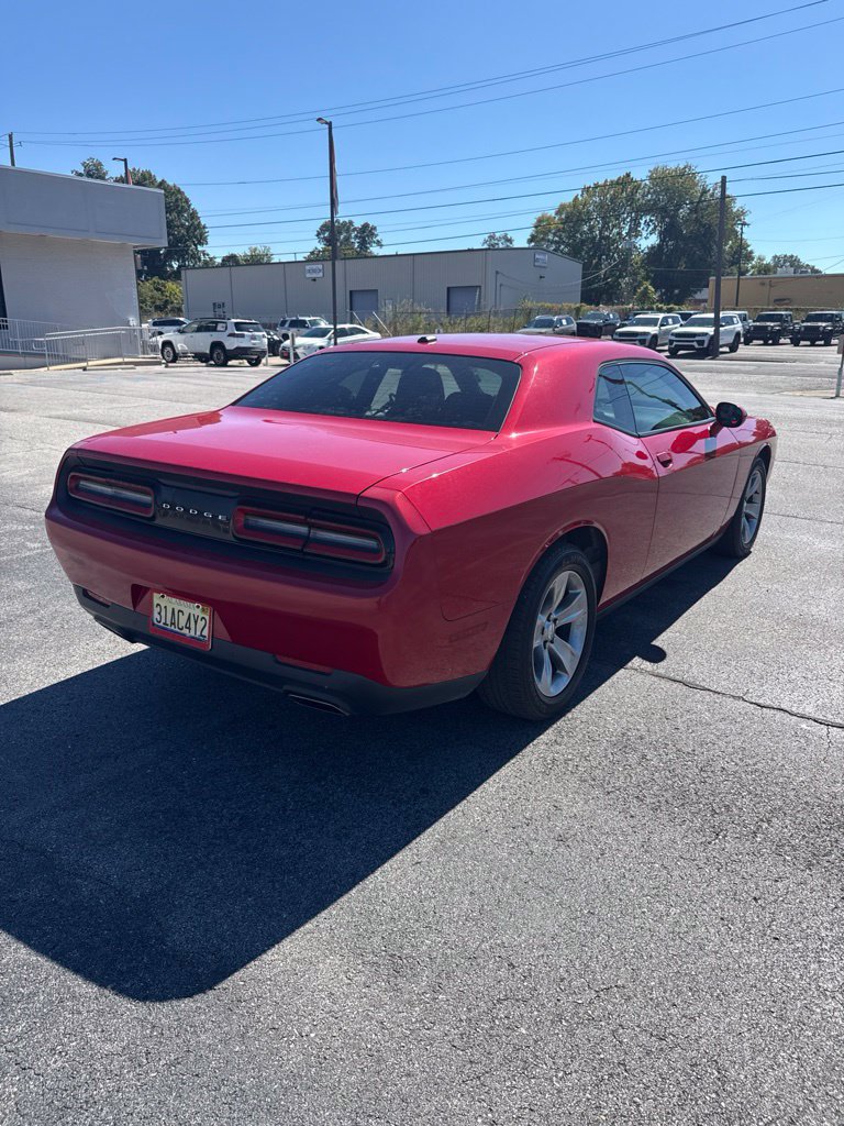 Used 2015 Dodge Challenger SXT w/ Driver Convenience Group RWD image 5