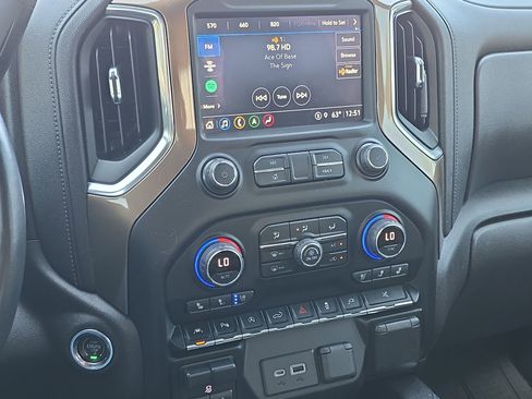 Used 2021 Chevrolet Silverado 1500 High Country image 16