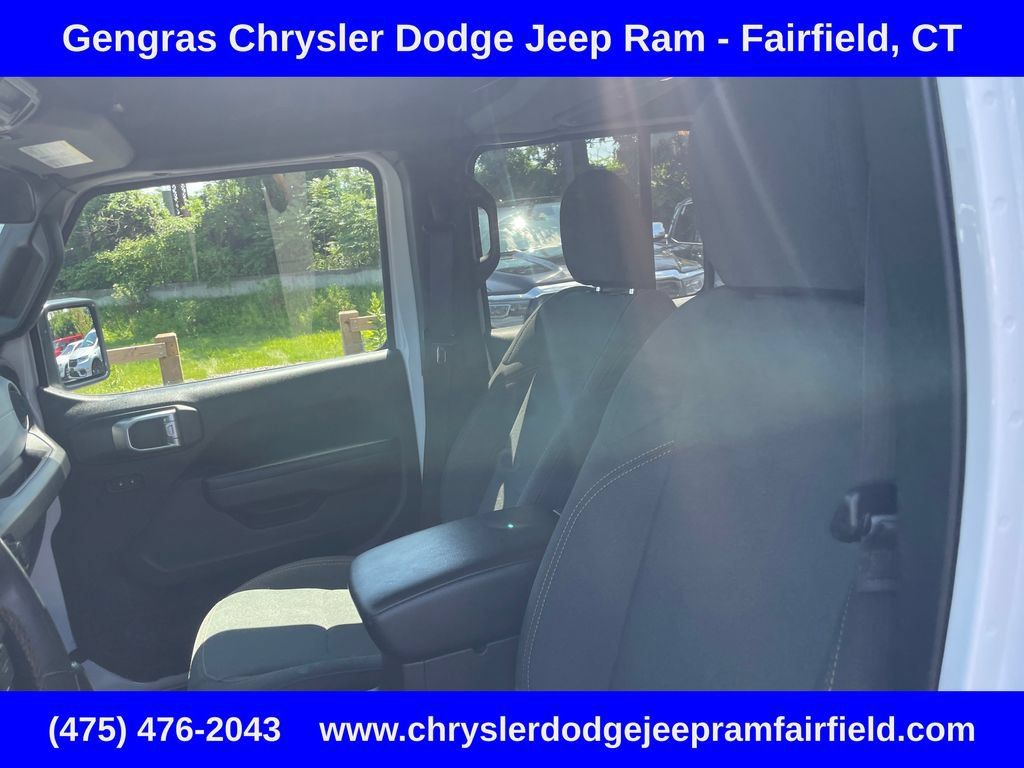 Certified 2024 Jeep Wrangler Unlimited w/ Convenience Group AWD/4WD image 45