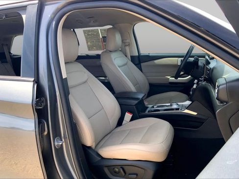 Certified 2021 Ford Explorer Limited w/ Equipment Group 301A AWD/4WD image 9