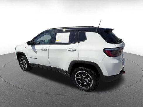 Used 2025 Jeep Compass Trailhawk AWD/4WD image 10