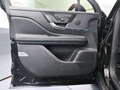 Used 2024 Lincoln Corsair AWD image 18