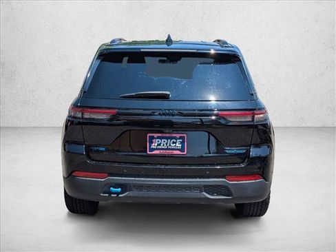 Used 2023 Jeep Grand Cherokee Trailhawk w/ Advanced Protech Group II AWD/4WD image 7