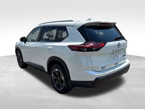 Used 2024 Nissan Rogue SV w/ SV Premium Package AWD/4WD image 7