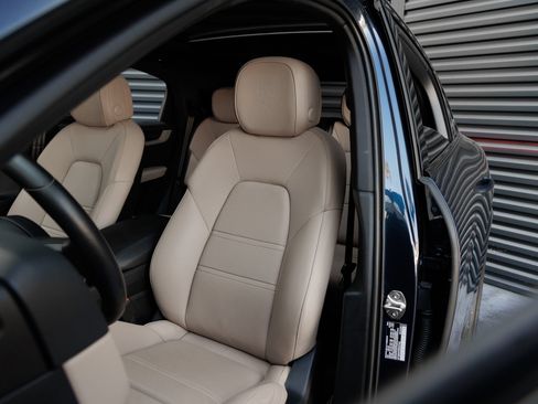 Certified 2025 Porsche Cayenne E-Hybrid Coupe AWD/4WD image 5