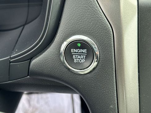 Used 2018 Ford Fusion SE w/ Fusion SE Technology Package image 16