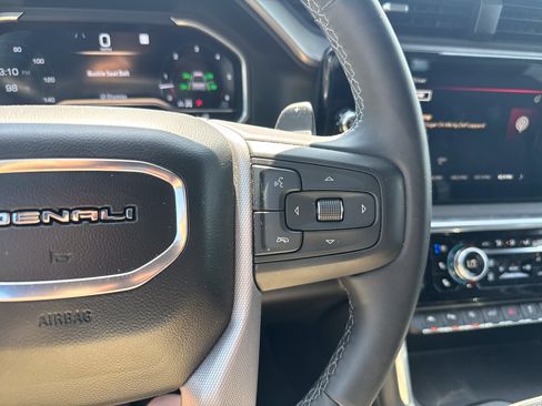 Used 2023 GMC Sierra 1500 Denali w/ Technology Package AWD/4WD image 19