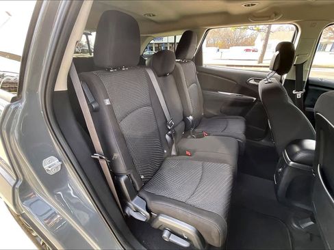 Used 2020 Dodge Journey SE w/ SE Popular Equipment Group image 18