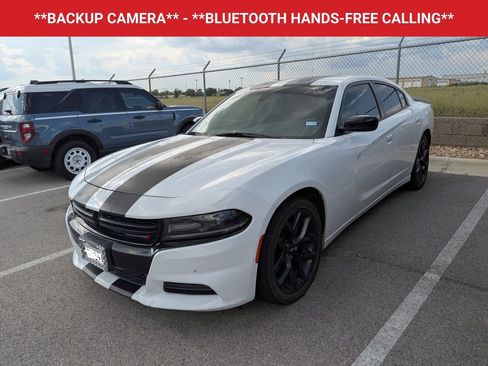 Used 2019 Dodge Charger SXT w/ Blacktop Package RWD image 3