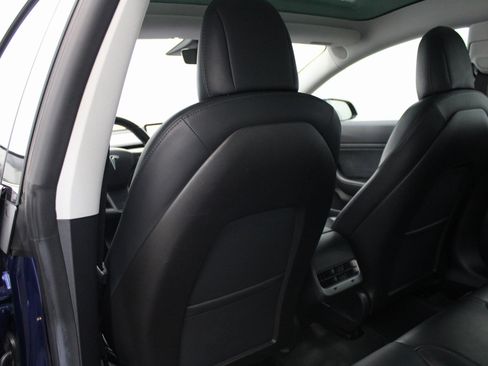 Used 2019 Tesla Model 3 Mid Range image 18