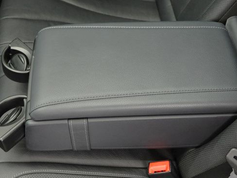 Used 2017 Mercedes-Benz S 550 Sedan w/ Sport Package w/ Sport Package image 37