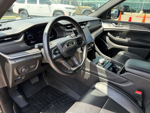 Used 2022 Jeep Grand Cherokee L Overland w/ Advanced Protech Group III AWD/4WD image 10