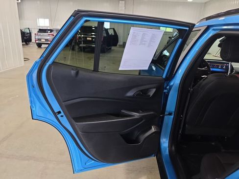 Used 2025 Chevrolet Trax RS w/ Sunroof Package FWD image 26